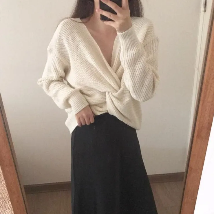 Sweater With Twist And V-Neck